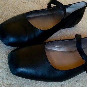 Size 11 Array black flats